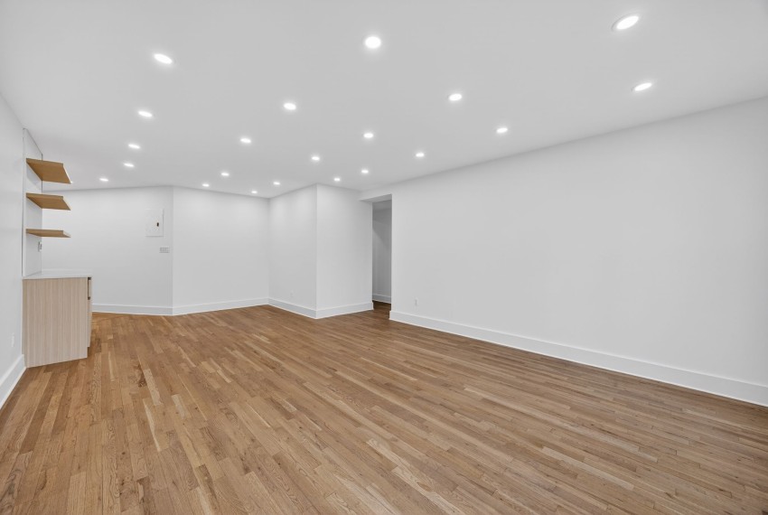 02_1139_Prospect_Ave_Brooklyn_NY_11218-Living_room-3D2A4885