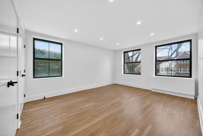 03_1139_Prospect_Ave_Brooklyn_NY_11218-Living_room-3D2A4927