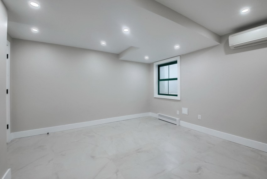 04_Main_Bedroom_5D4_0366