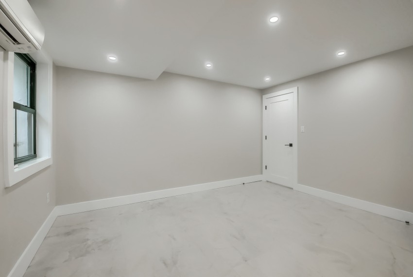 04_Main_Bedroom_5D4_0381