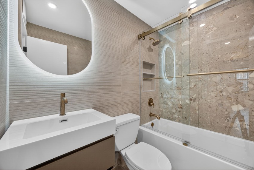 08_1139_Prospect_Ave_Brooklyn_NY_11218-Bathroom-3D2A4906