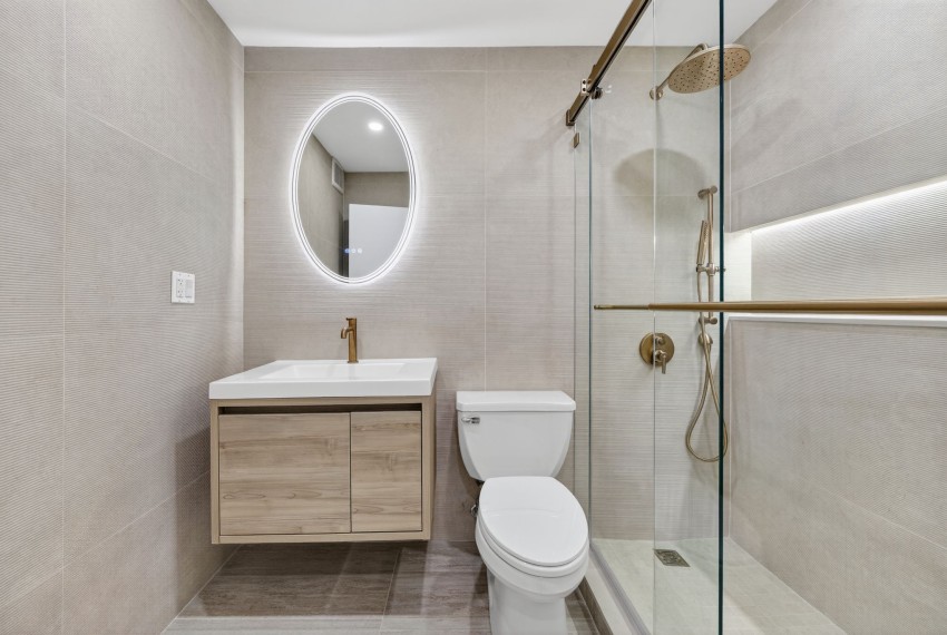 09_1139_Prospect_Ave_Brooklyn_NY_11218-Bathroom-3D2A4942